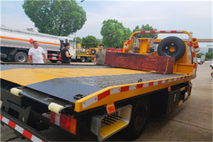 双柏附近拖车电话号码服务